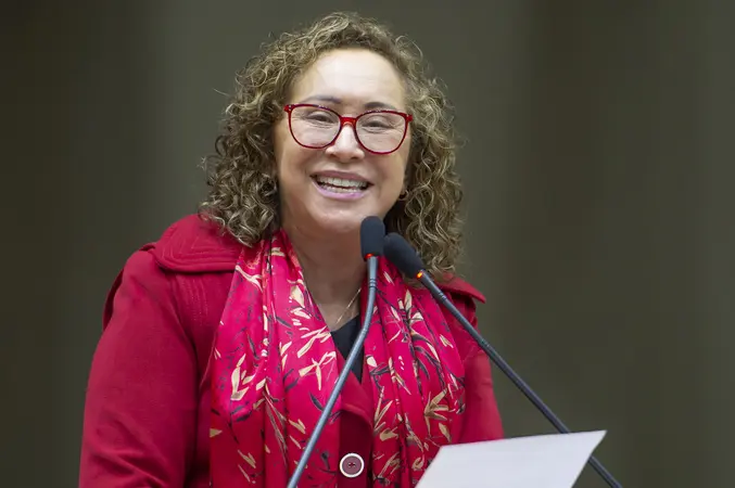 Sancionada Lei de Biga Pereira que cria campanha pelo fortalecimento da saúde mental dos trabalhadores e das trabalhadoras