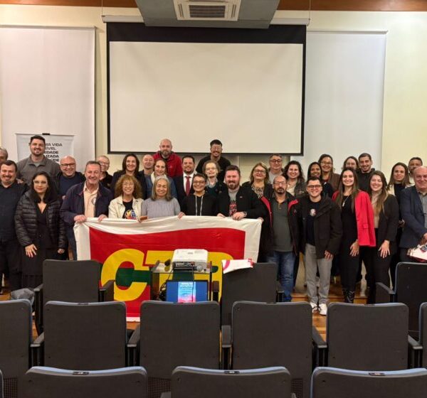 SINDESC RS participa de encontro na UFRGS sobre memória das vítimas de acidentes de trabalho e saúde mental
