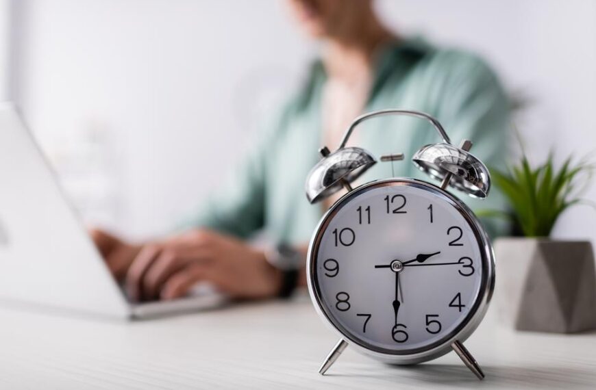 SINDESC/RS reune com SESCON/RS para tratar da transição para jornada de 42 horas semanais